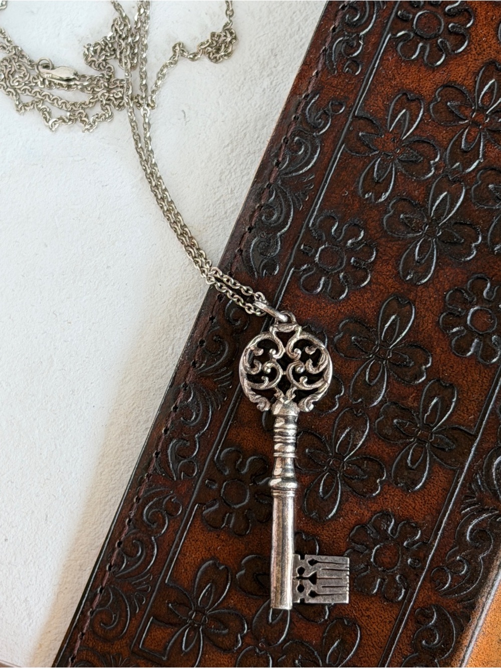 Vintage Key Pendant Necklace in 925 Silver
